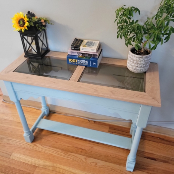 Entry Table - Picture 2 of 5